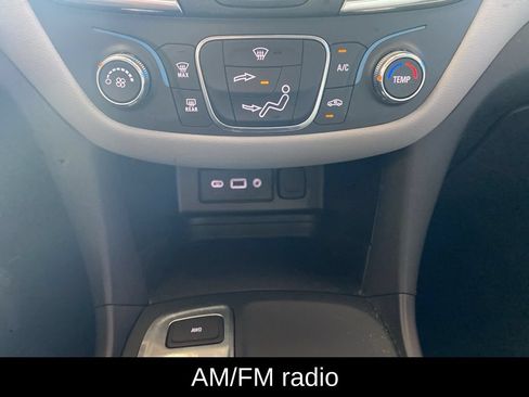 Used 2020 Chevrolet Equinox LS w/ LS Convenience Package AWD/4WD image 6