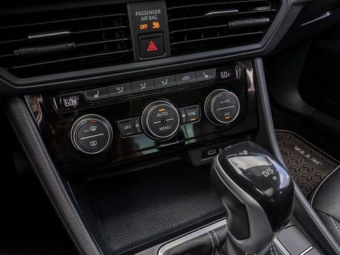 Used 2022 Volkswagen Jetta SE FWD image 28