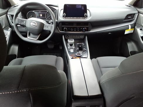 Used 2025 Nissan Rogue S AWD/4WD image 9