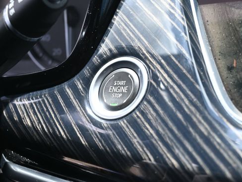 Used 2024 Cadillac XT6 Premium Luxury w/ Technology Package AWD/4WD image 16