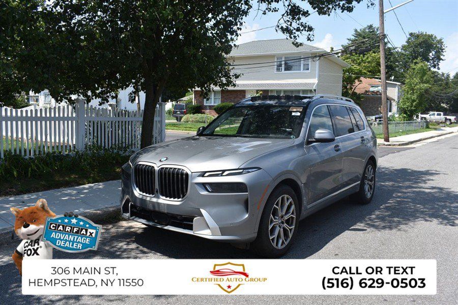 Used 2025 BMW X7 xDrive40i AWD/4WD image 3