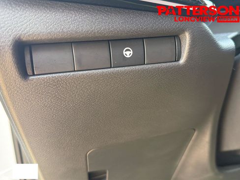 Used 2025 Nissan Kicks SR AWD/4WD image 10