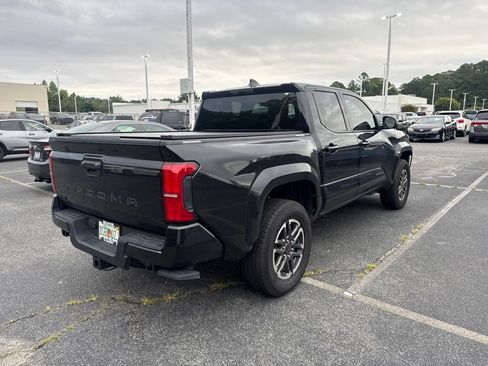Used 2025 Toyota Tacoma TRD Sport AWD/4WD image 8