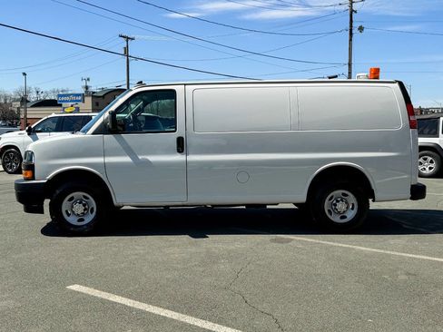 Used 2019 Chevrolet Express 2500 w/ Driver Convenience Package RWD image 7