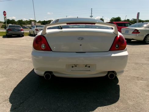 Used 2004 Hyundai Tiburon GT FWD image 9