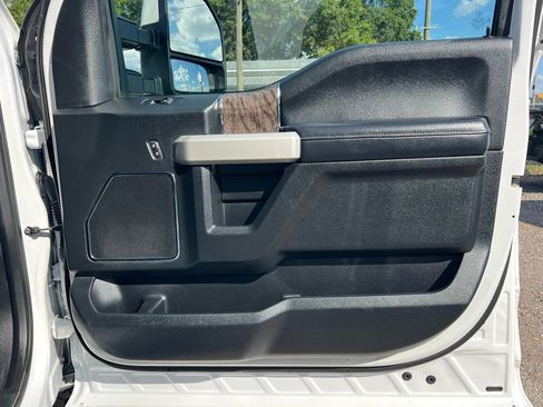 Used 2019 Ford F250 Lariat w/ Lariat Value Package image 34