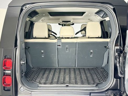 Used 2024 Land Rover Defender 110 S image 25