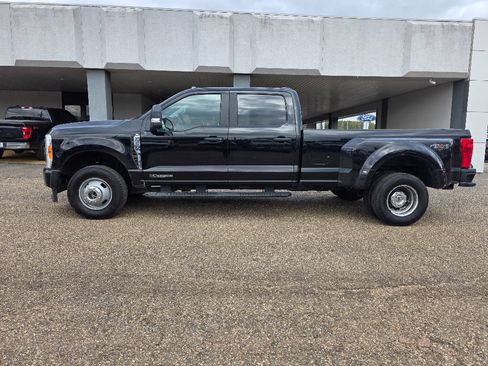 Used 2023 Ford F350 XL w/ XL Chrome Package image 2