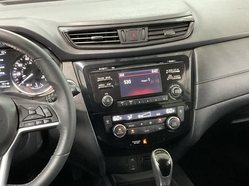 Used 2017 Nissan Rogue SV FWD image 13