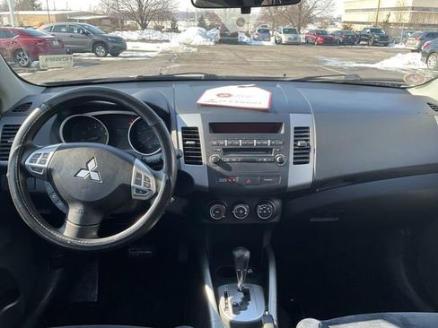 Used 2011 Mitsubishi Outlander ES image 10