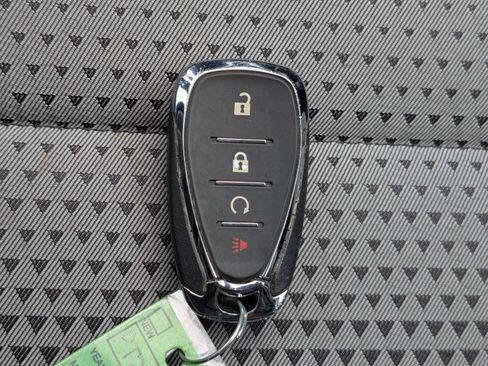 Used 2025 Chevrolet Trax LT FWD image 28