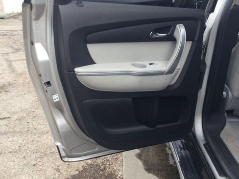 Used 2008 GMC Acadia SLT w/ Cargo Convenience Package image 13