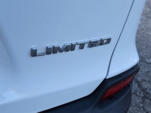 Used 2019 Jeep Cherokee Limited image 12