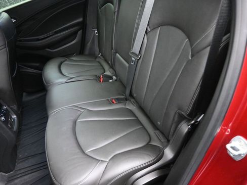 Used 2020 Buick Envision Essence image 22