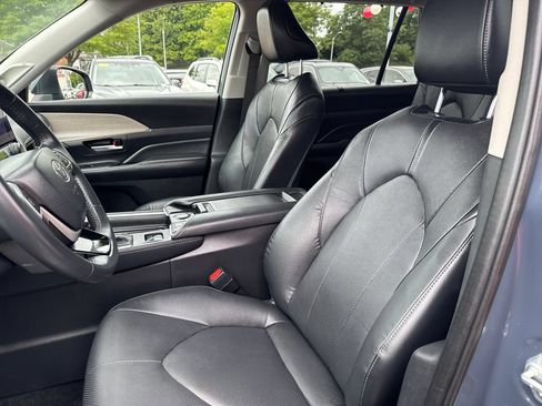 Used 2024 Toyota Grand Highlander AWD image 16