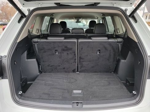 Used 2025 Volkswagen Atlas SE image 28
