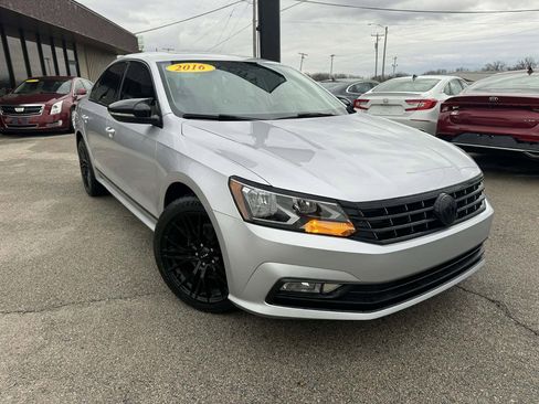 Used 2016 Volkswagen Passat 1.8T SE image 2