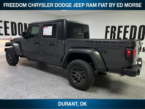 Used 2024 Jeep Gladiator Sport AWD/4WD image 6