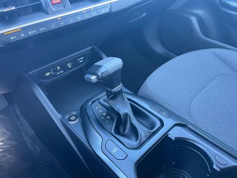 Used 2025 Kia K4 LXS image 40