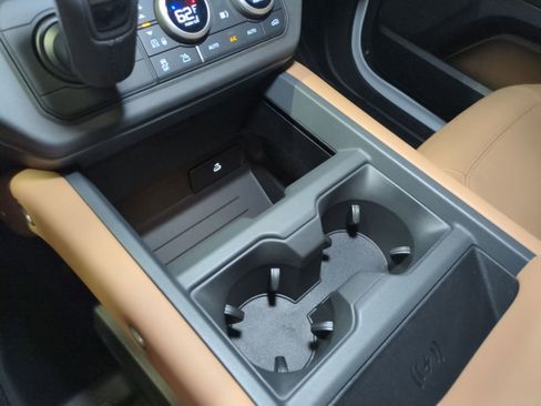 New 2026 Land Rover Defender 110 X-Dynamic SE image 22