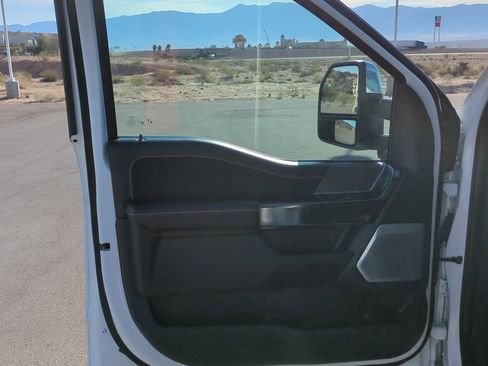 Used 2024 Ford F250 Platinum image 11