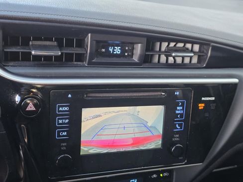 Used 2017 Toyota Corolla LE image 11