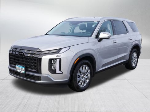 Certified 2025 Hyundai Palisade SEL image 3