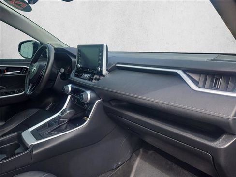 Used 2021 Toyota RAV4 XLE Premium image 21