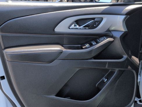 Used 2019 Chevrolet Traverse LT image 14