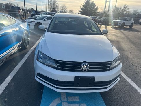 Used 2017 Volkswagen Jetta S image 3