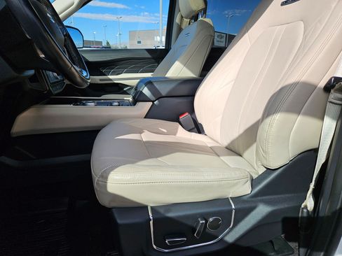 Used 2023 Ford Expedition Max Platinum AWD/4WD image 15