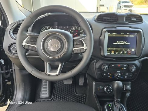 Used 2023 Jeep Renegade Latitude image 18