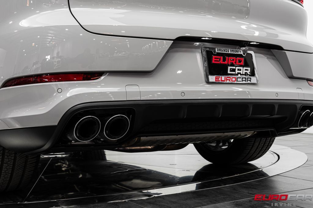 Used 2025 Porsche Cayenne AWD/4WD image 19