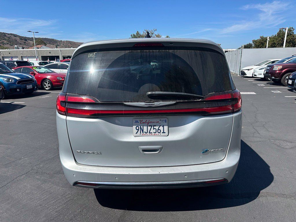 Used 2024 Chrysler Pacifica Limited FWD image 3