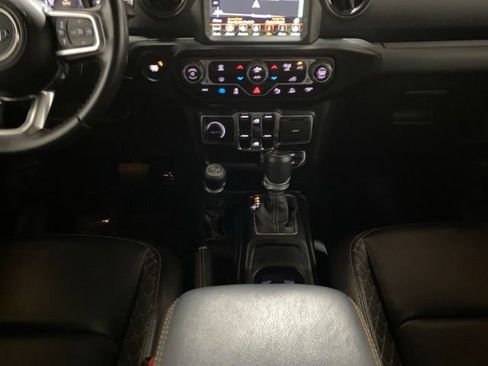 Used 2022 Jeep Wrangler Unlimited Sahara AWD/4WD image 13