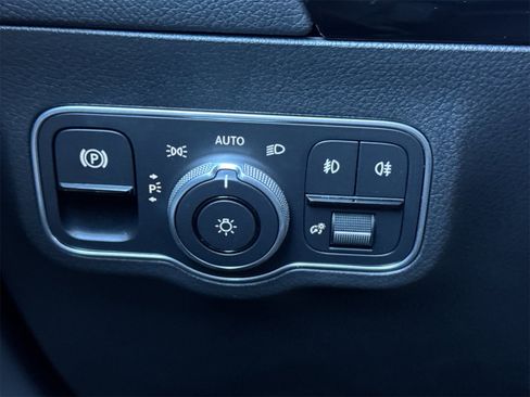 Certified 2025 Mercedes-Benz GLA 250 4MATIC image 30