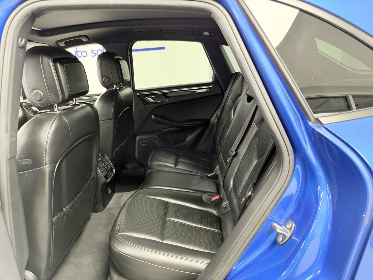 Used 2017 Porsche Macan AWD/4WD image 29