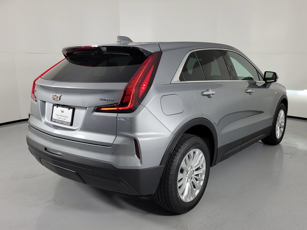 Certified 2024 Cadillac XT4 Luxury FWD image 3