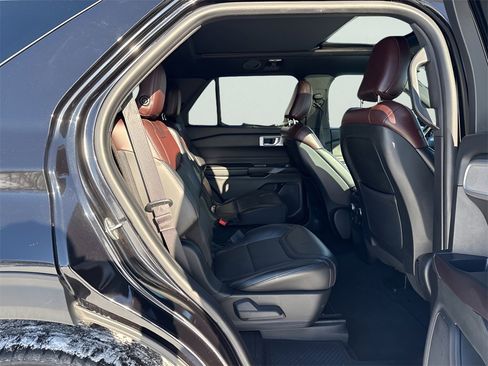 Used 2020 Ford Explorer Platinum w/ Premium Technology Package image 15