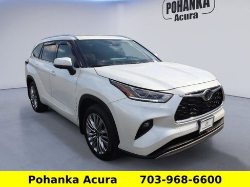 Used 2025 Toyota Highlander Platinum AWD/4WD image 1