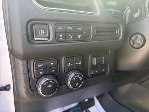 Used 2024 Chevrolet Suburban Z71 w/ Luxury Package AWD/4WD image 13
