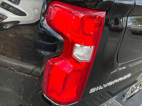 Used 2023 Chevrolet Silverado 1500 High Country w/ High Country Premium Package AWD/4WD image 28