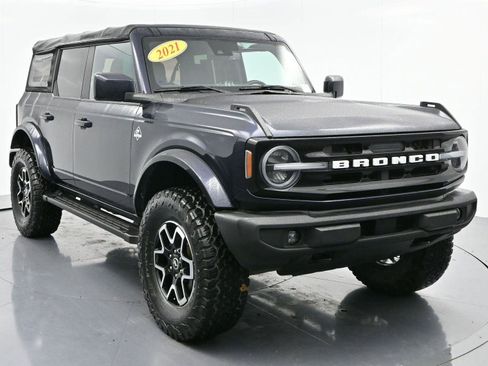 Used 2021 Ford Bronco Outer Banks image 2
