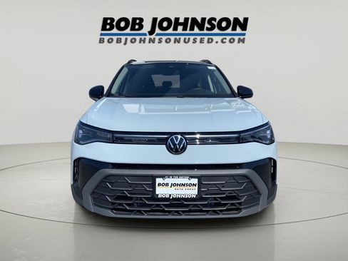 Used 2025 Volkswagen Taos SE image 2