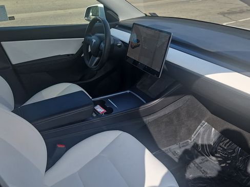 Used 2021 Tesla Model Y Long Range image 13