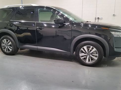 Used 2025 Nissan Pathfinder SL AWD/4WD image 11