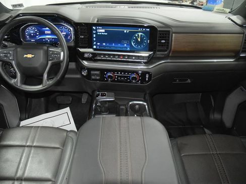 Used 2024 Chevrolet Silverado 1500 High Country w/ High Country Premium Package AWD/4WD image 32