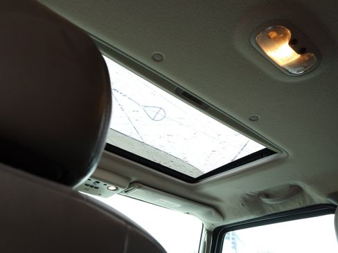 Used 2003 HUMMER H2 w/ Preferred Equipment Group image 13