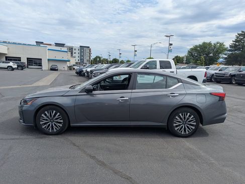 Used 2025 Nissan Altima 2.5 SV FWD image 8