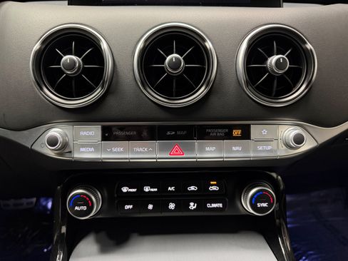 Used 2018 Kia Stinger GT2 AWD/4WD image 22